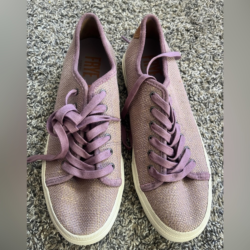 Frye Vintage womans sneakers 
Natural fibers 
Size 6.5-7
Will fit 6.5-7
